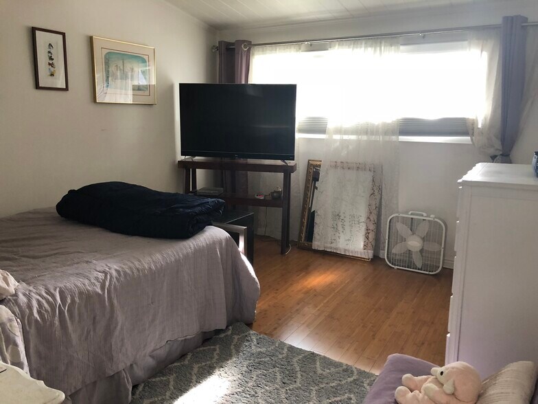 Building Photo - 4040 Grand View Blvd