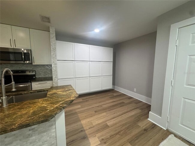 Building Photo - 1400 Gandy Blvd N