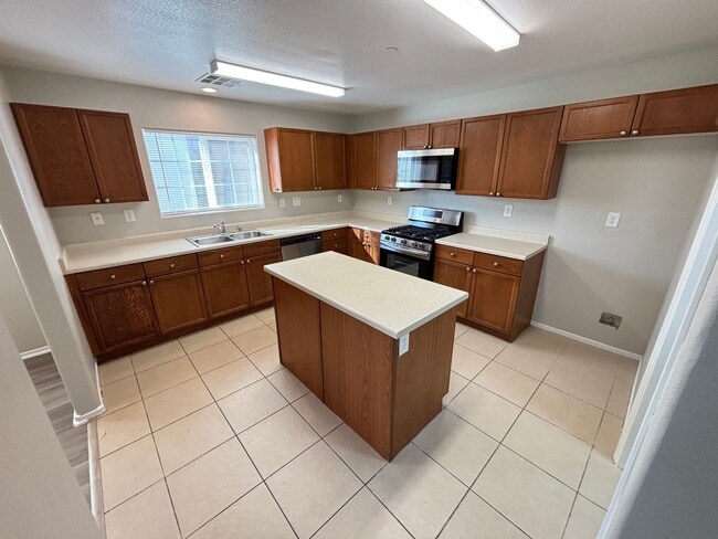 Building Photo - Spacious Tri-Level 4-Bedroom Home with Bal...