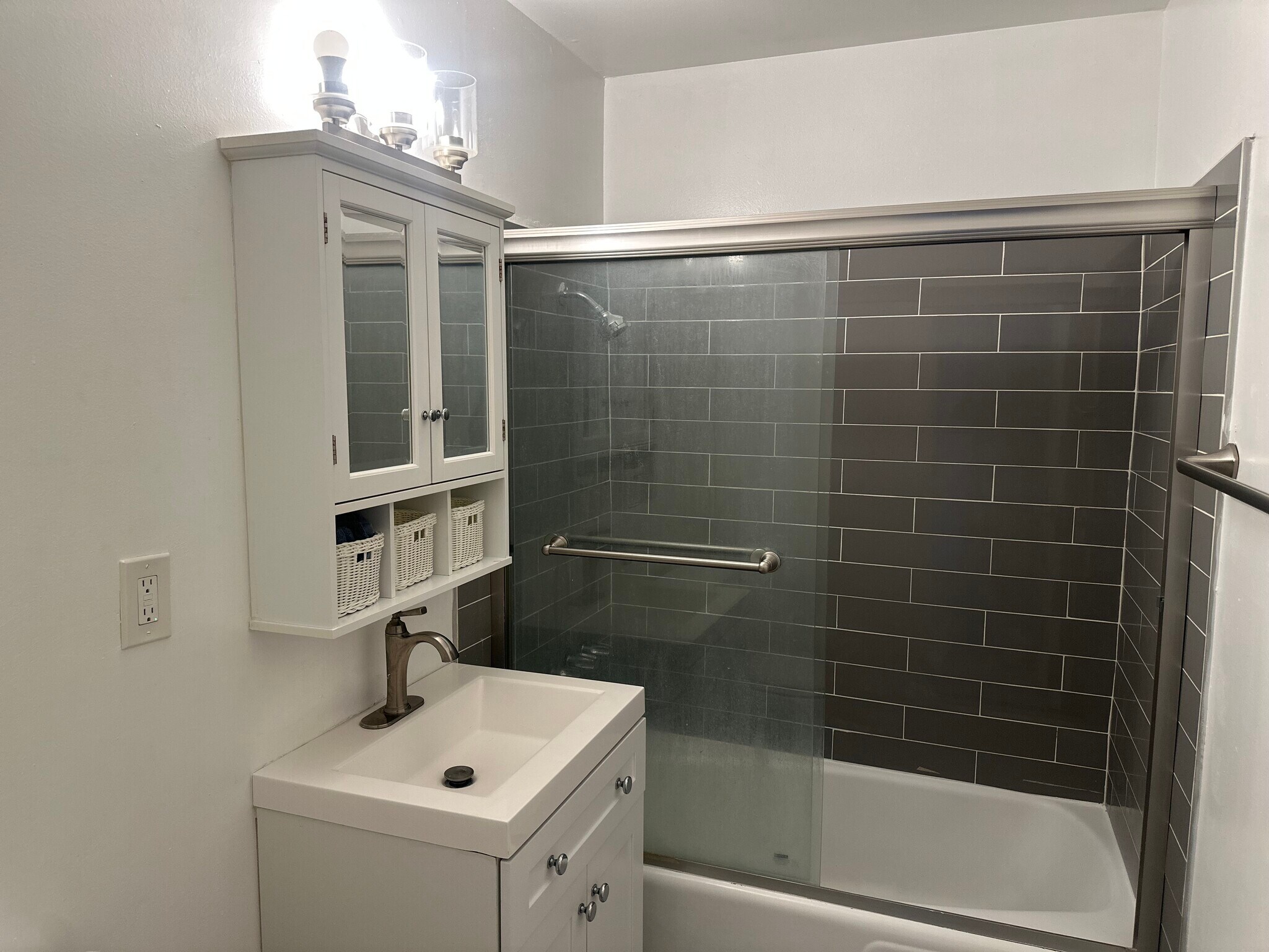 Building Photo - 1001 N Gay St