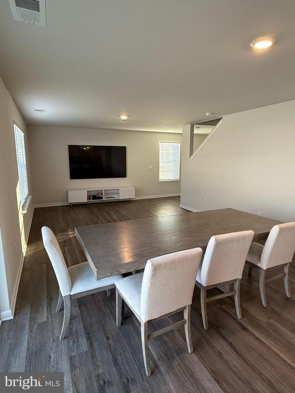 Building Photo - 367 Centergate Dr