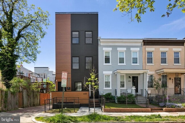Primary Photo - 655 Morton Pl NE