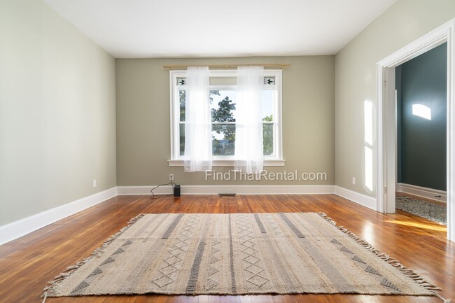 Building Photo - Downtown Carlisle Beautifully Renovated Pe...