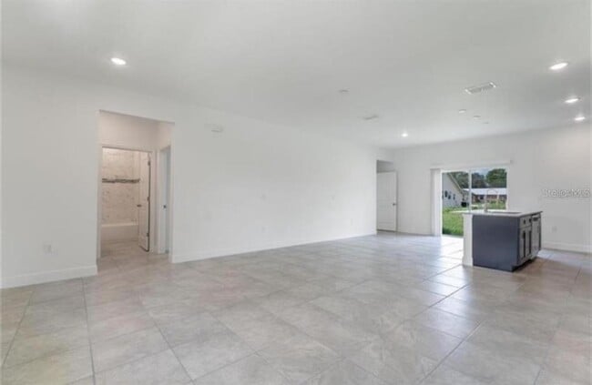 Building Photo - 700 Wombat Way