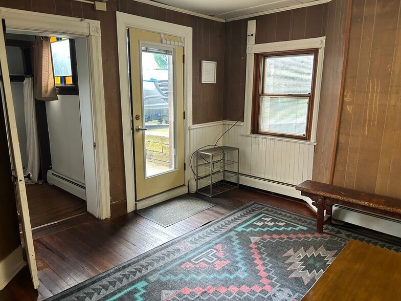 Building Photo - 127 College Ave