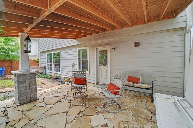 Building Photo - 25338 Barmby Dr