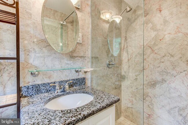 Building Photo - 3809 Great Neck Ct