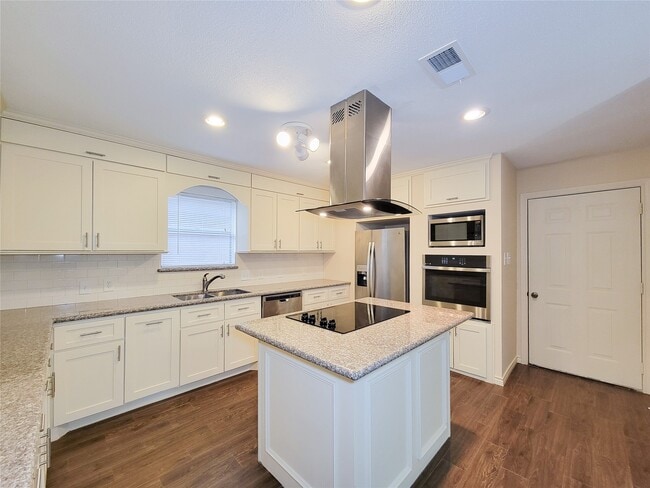 Building Photo - 12800 Briar Forest Dr
