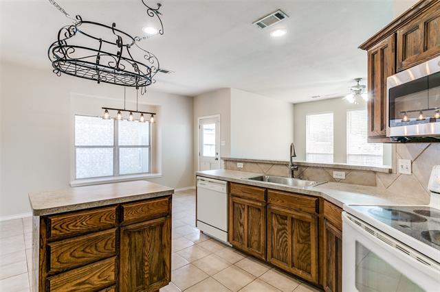 Building Photo - 2605 Silver Hill Dr