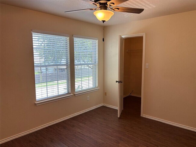 Building Photo - 12840 St Mary Dr