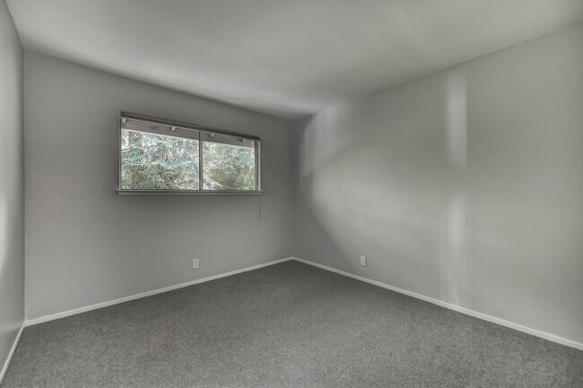 Building Photo - STUNNING 4BD / 2.5BTH SINGLE FAMILY RIGHT ...