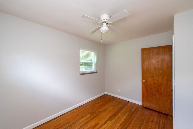 Building Photo - 3627 Edgebrook Dr