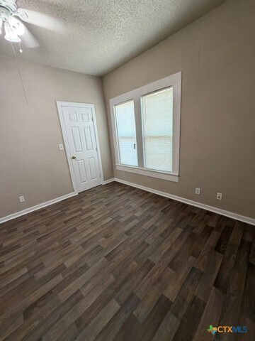 Building Photo - 322 W Austin St