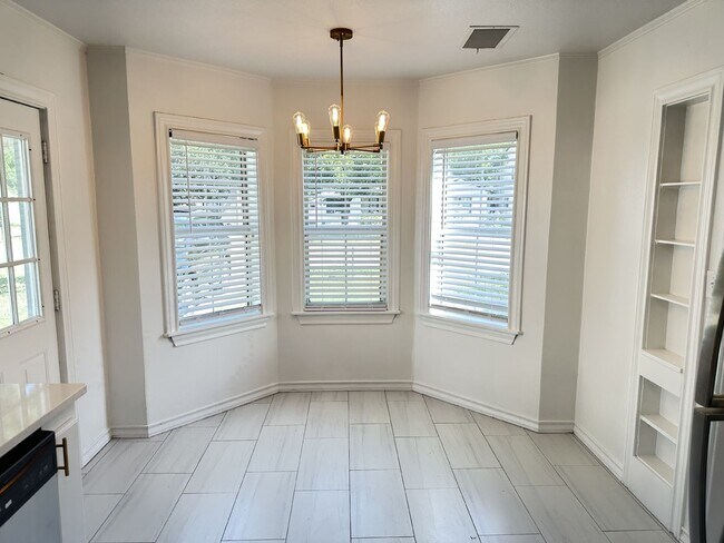 Building Photo - Pre Leasing for fall 2026! 3/2 in Heart of Lubbock!