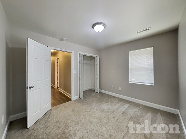 Building Photo - 5229 Harmon Pl