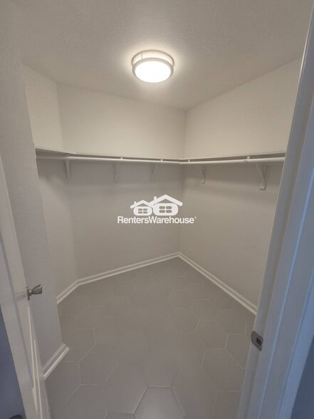 Building Photo - 9323 Bowen Dr