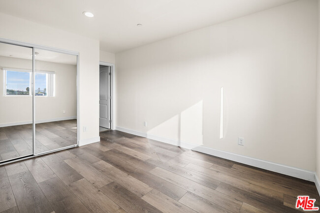 Building Photo - 2527 Hauser Blvd