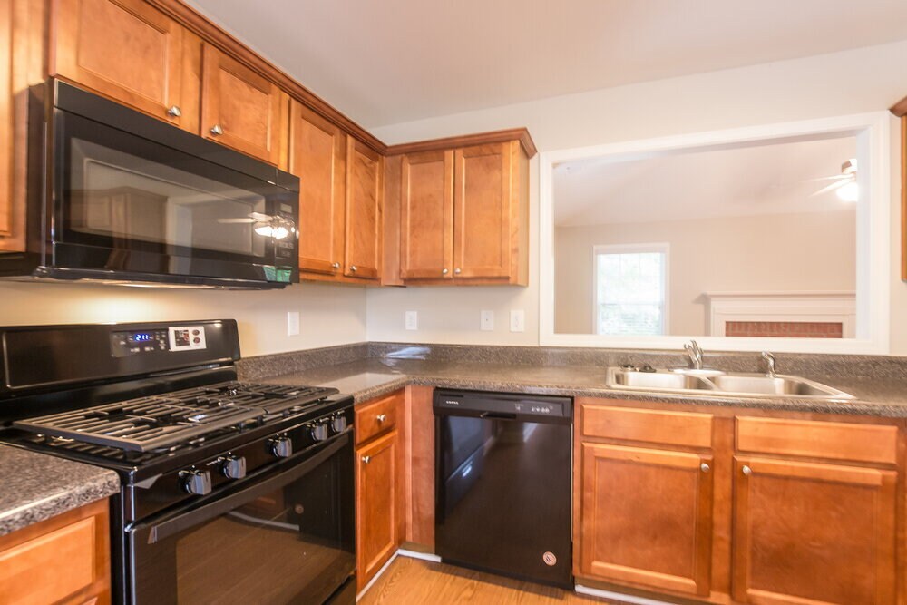 Building Photo - 170 Ripple Creek Dr SW