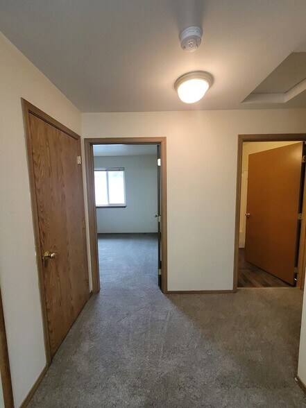 Building Photo - 39 SE 127th Ave