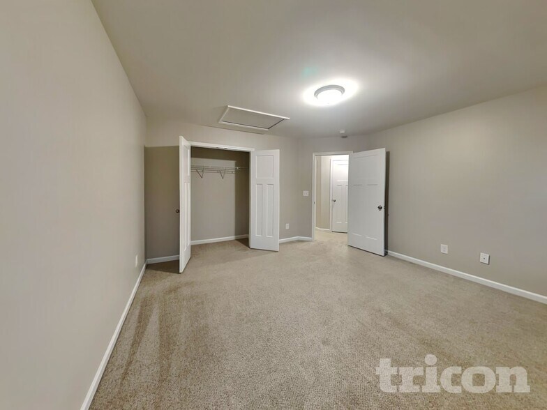 Building Photo - 877 Juno Dr