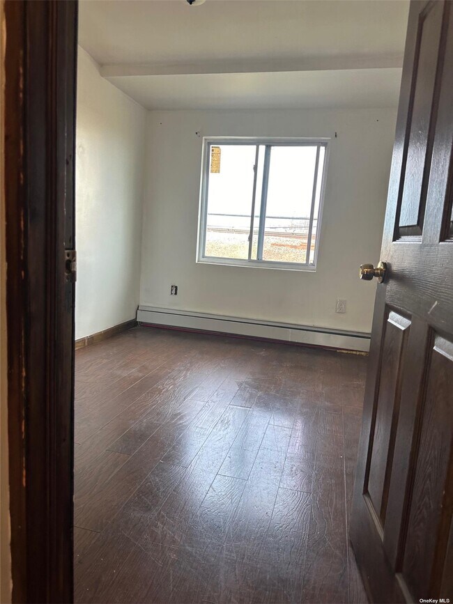 Primary Photo - 118-45-180 180th St