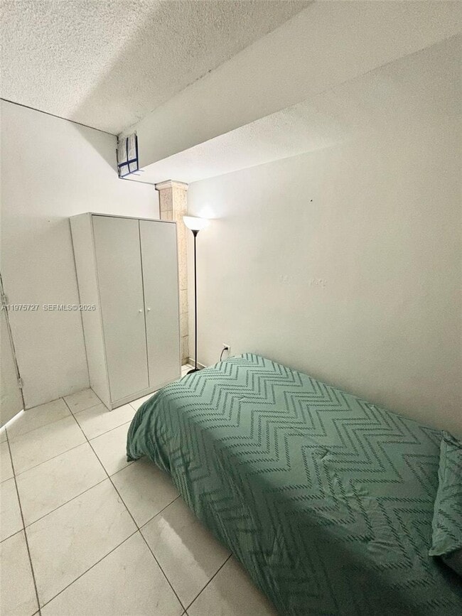 Building Photo - 905 Brickell Bay Dr