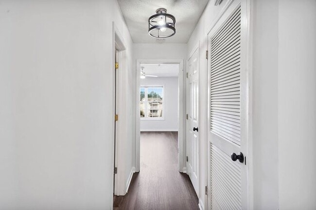 Building Photo - Freshly Painted! New Luxury Vinyl Plank Floors! Updated Lighting! Pool View Unit! Cape Cottages C...