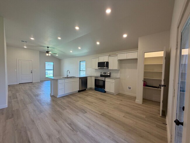 Building Photo - Brand New 3/2: FRENSHIP ISD!