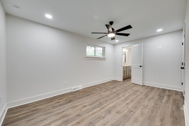 Building Photo - "Newly Renovated 3-Bedroom Retreat with 2 ...