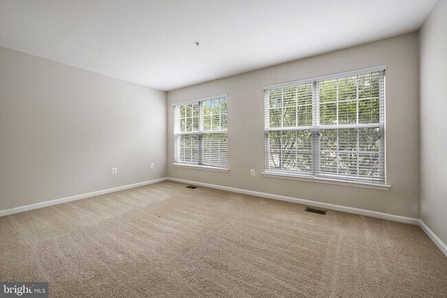 Building Photo - 15555 John Diskin Cir