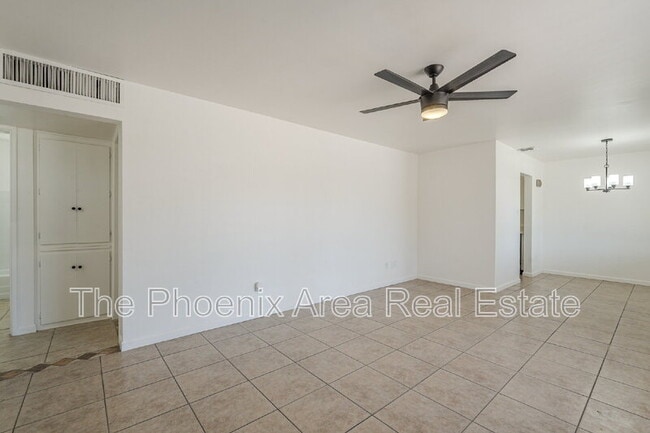 Building Photo - 787 W Flint St