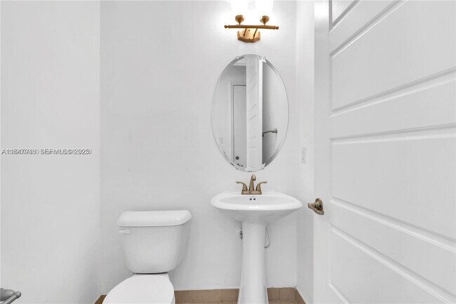 Building Photo - 673 NE 191st St