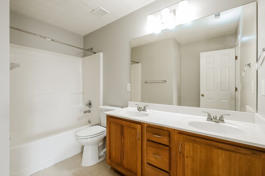 Building Photo - 6739 Island Pointe Dr