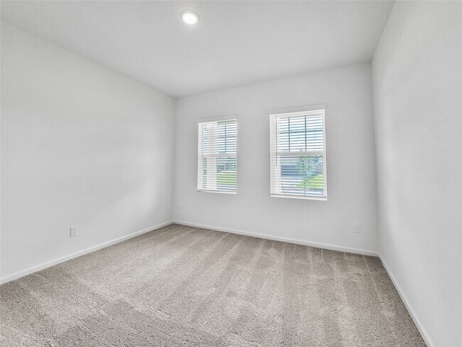 Building Photo - 28410 Selsdon Ct