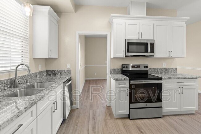 Building Photo - 825 Heritage Pl