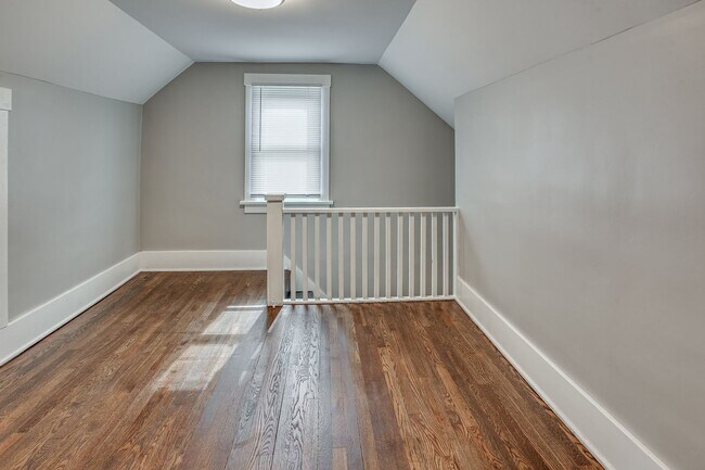 Building Photo - Charming Aksarben Gem