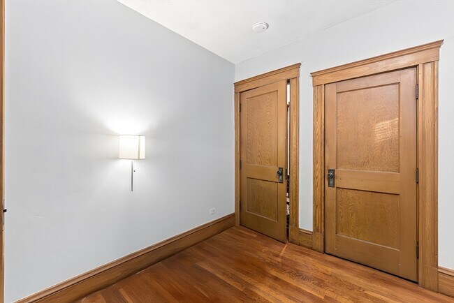 Building Photo - 99 Thorndike St