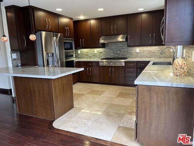 Building Photo - 1019 Camino Real