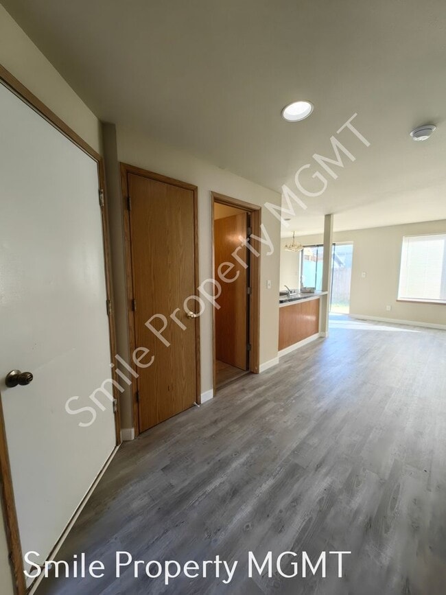 Building Photo - Recently updated New LVP Flooring, New Interior Painting, New Refrigerator.