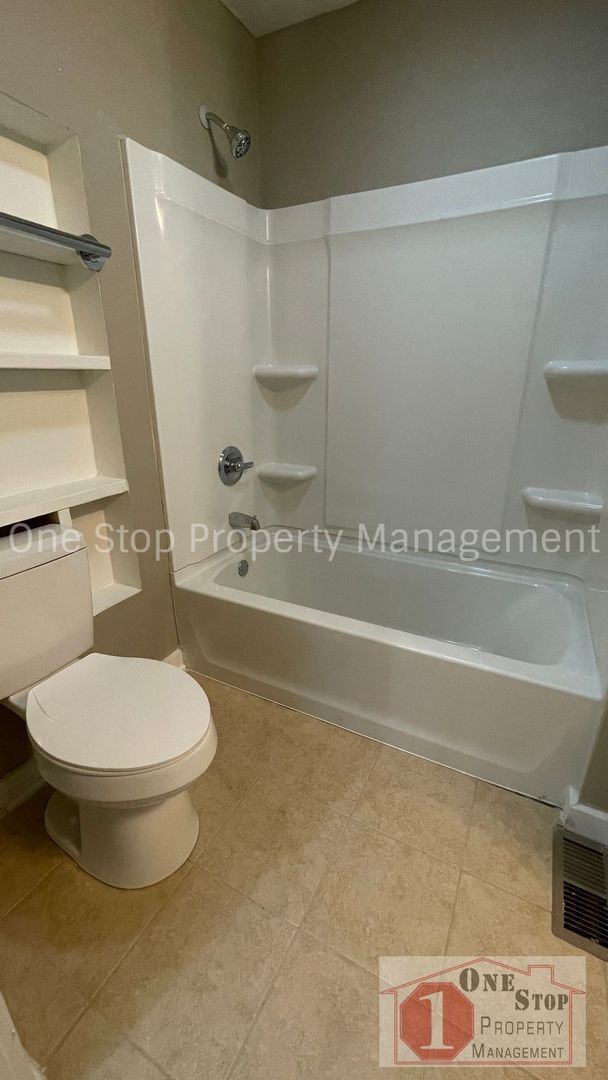 Building Photo - Beautiful 2 Bedroom 1 Bathroom in Kansas City