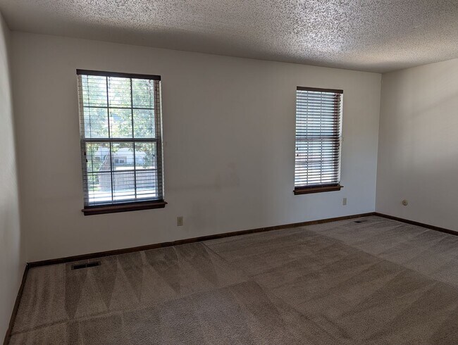Building Photo - 3028 Deliverance Dr