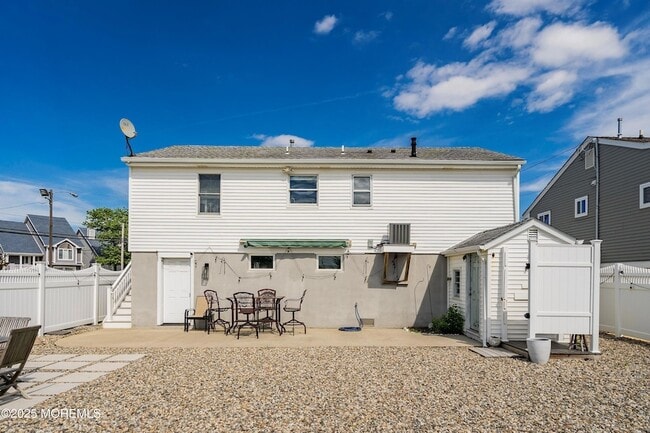 Building Photo - 167 4th Ave