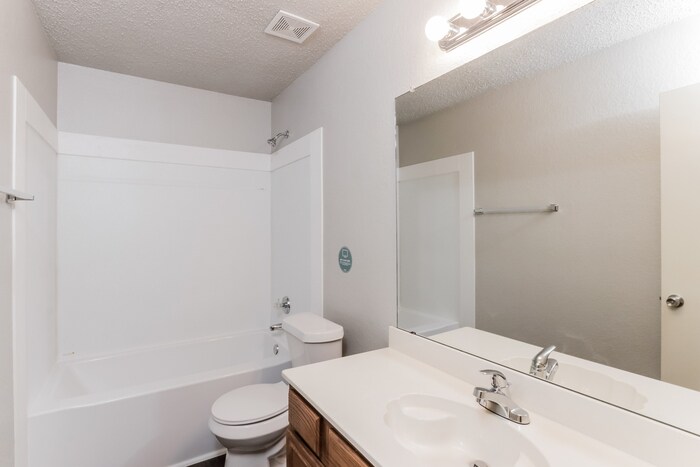 Building Photo - 2111 Dandelion Dr