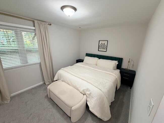 Building Photo - 808 Kendall Dr