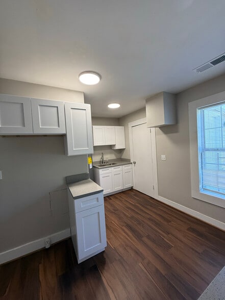 Building Photo - 204 3rd Ave N