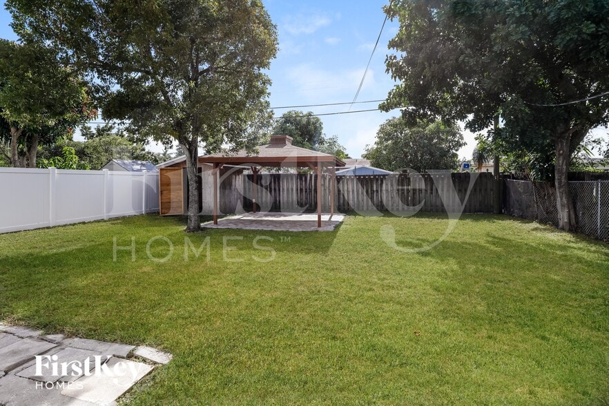 Building Photo - 210 NW 53rd St