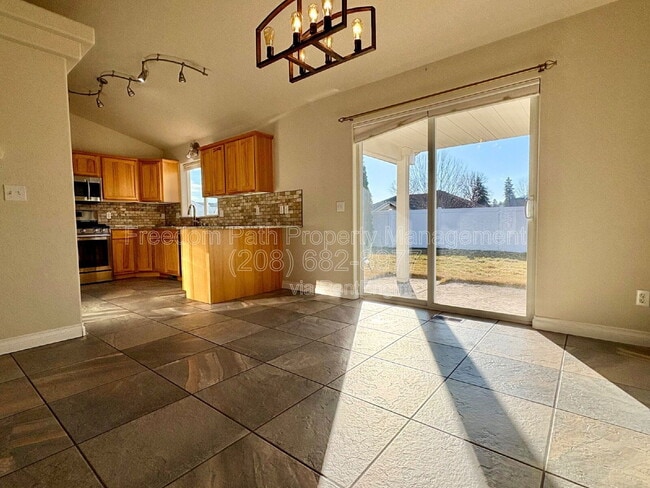 Building Photo - 594 W Ashworth Ln