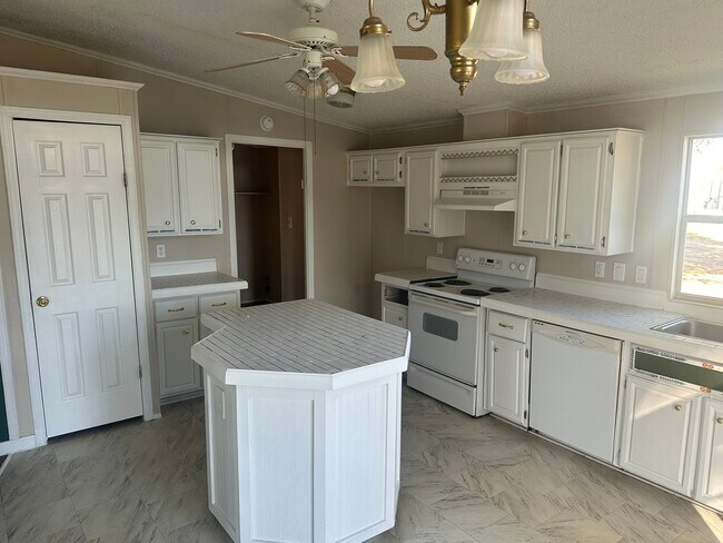 Building Photo - 536 Sabine St