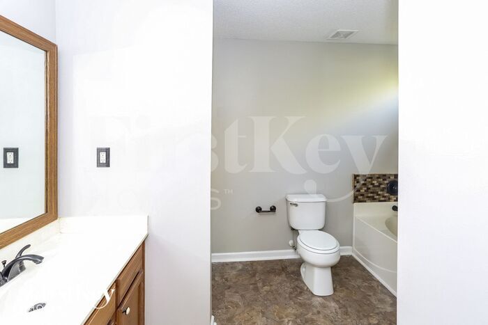 Building Photo - 1211 Lempster Dr NW