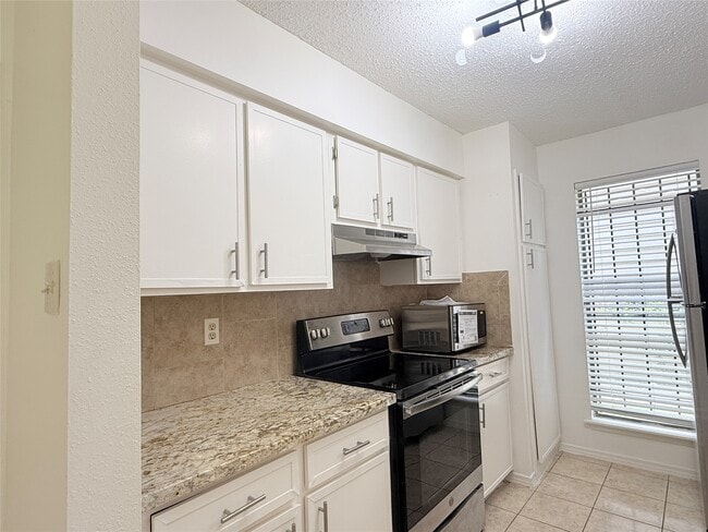 Building Photo - 6701 Sands Point Dr